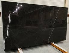 تصویر 1 از سنگ مرمریت مشکی عقیق گزینه‌ ای ایده‌ آل جهت دیواره لابی